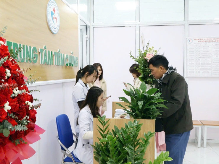 Bệnh viện Đa khoa Chương Mỹ tổ chức lễ khai trương hệ thống chụp cắt lớp vi tính và Trung tâm tiêm chủng vắc-xin- Ảnh 8.