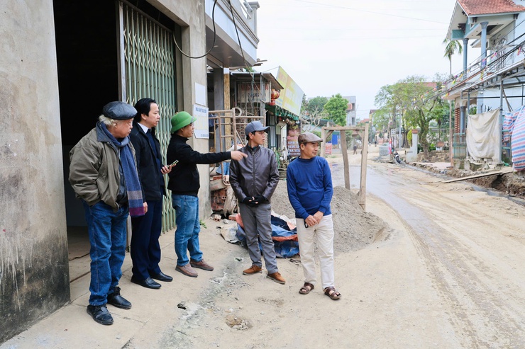 Người dân thôn Chi Nê đồng thuận bàn giao mặt bằng, tạo đà đẩy nhanh tiến độ Dự án cải tạo, nâng cấp tuyến đường Quốc lộ 6 - Trung Hòa- Ảnh 2.