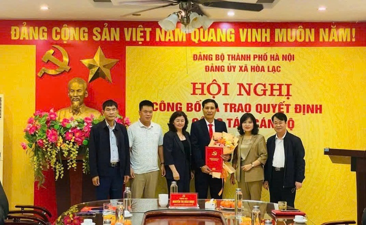 Đảng ủy xã Hòa Lạc công bố và trao các quyết định về công tác cán bộ- Ảnh 4.