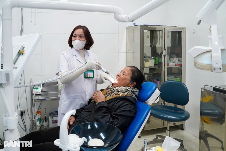 Người Hà Nội lần đầu trải nghiệm "đến trạm y tế khám bác sĩ tuyến trên"- Ảnh 6.