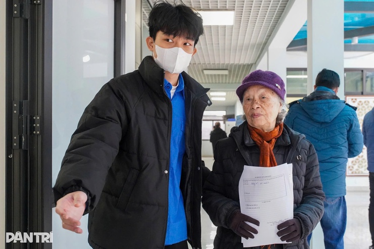 Người Hà Nội lần đầu trải nghiệm "đến trạm y tế khám bác sĩ tuyến trên"- Ảnh 3.