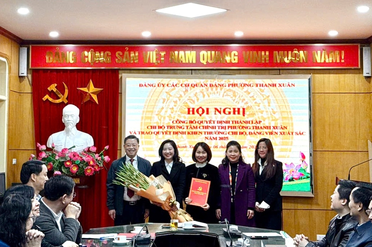 Đảng ủy Các cơ quan Đảng phường Thanh Xuân: thành lập Chi bộ Trung tâm Chính trị phường và khen thưởng các tập thể, cá nhân xuất sắc năm 2025- Ảnh 2.