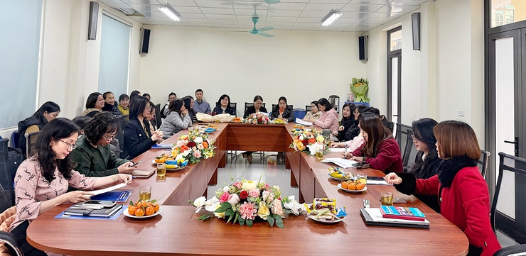 Chi bộ Trạm Y tế phường Thanh Xuân tổ chức lễ kết nạp đảng viên mới ngay trong ngày làm việc đầu tiên của năm 2026- Ảnh 1.