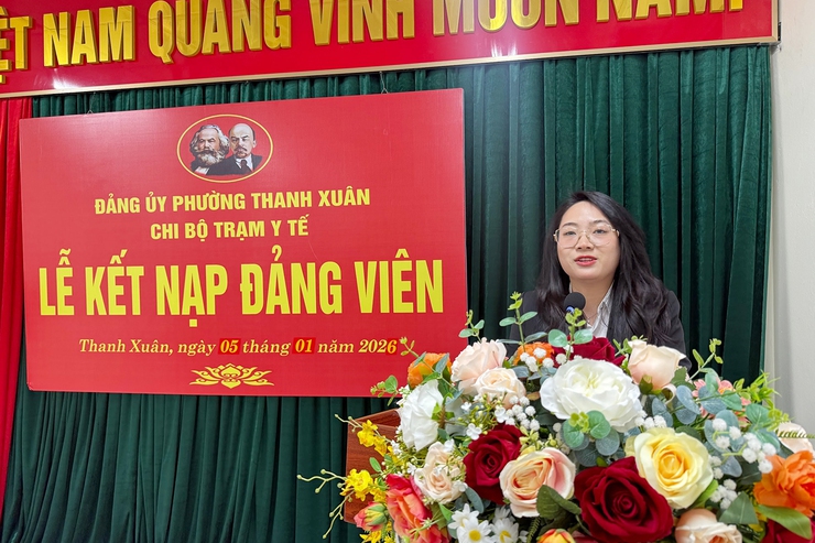 Chi bộ Trạm Y tế phường Thanh Xuân tổ chức lễ kết nạp đảng viên mới ngay trong ngày làm việc đầu tiên của năm 2026- Ảnh 5.