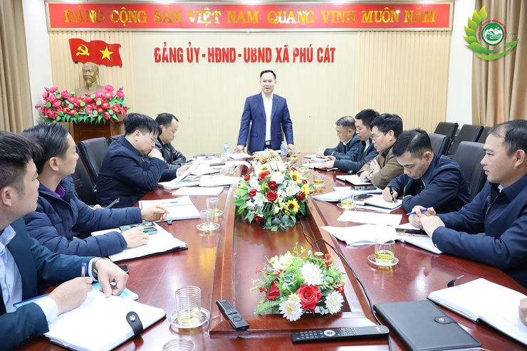 UBND xã Phú Cát họp tập thể Ủy ban triển khai nhiệm vụ tháng 01 và năm 2026- Ảnh 1.