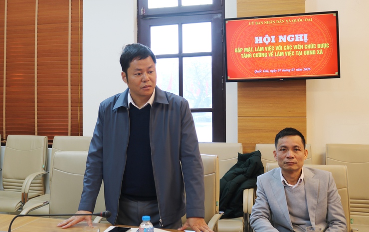 UBND XÃ QUỐC OAI TỔ CHỨC HỘI NGHỊ TIẾP NHẬN, TRAO QUYẾT ĐỊNH TĂNG CƯỜNG VIÊN CHỨC LĨNH VỰC ĐẤT ĐAI- Ảnh 5.