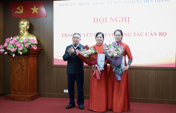 Xã Tiến Thắng công bố quyết định thành lập Trung tâm Dịch vụ tổng hợp, Trạm Y tế xã- Ảnh 3.