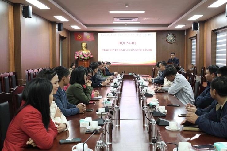 Xã Tiến Thắng công bố quyết định thành lập Trung tâm Dịch vụ tổng hợp, Trạm Y tế xã- Ảnh 1.