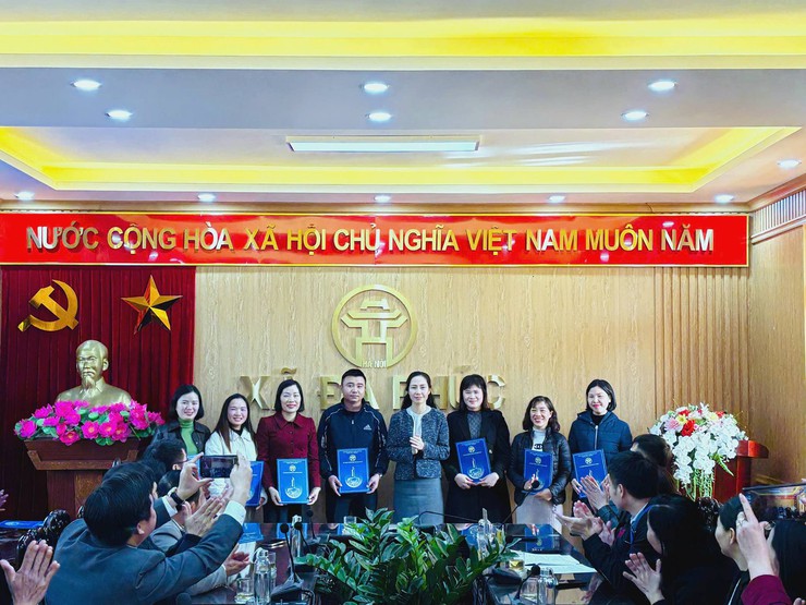 XÃ ĐA PHÚC - CÔNG BỐ VÀ TRAO QUYẾT ĐỊNH VỀ CÔNG TÁC CÁN BỘ- Ảnh 2.