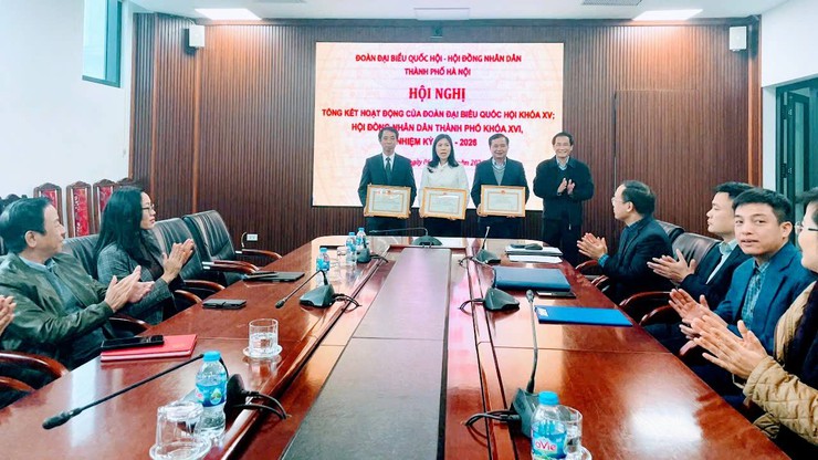 PHƯỜNG CẦU GIẤY: Lan toả niềm tự hào - Chúc mừng các đồng chí nhận Bằng khen của Chủ tịch UBND Thành phố Hà Nội- Ảnh 2.