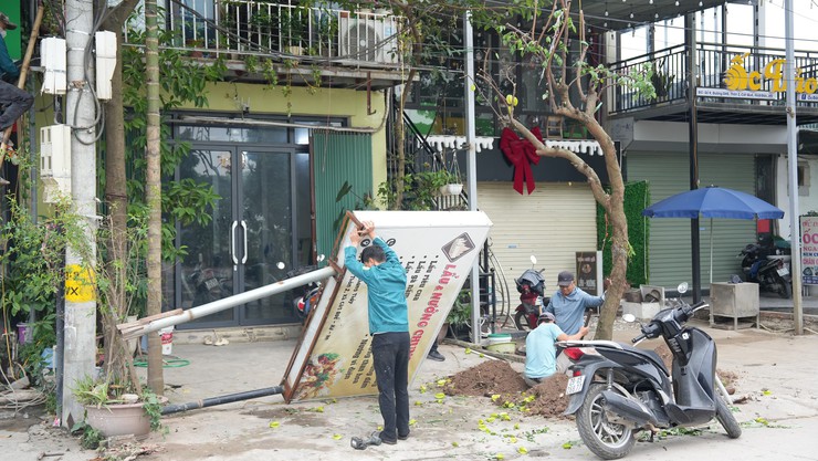 Xã Dương Hoà ra quân giải toả hành lang an toàn giao thông, lập lại trật tự kỷ cương, văn minh đô thị- Ảnh 9.