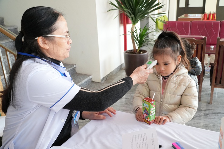 Kiểm tra thực tế công tác tiêm chủng mở rộng và khám chữa bệnh định kỳ- Ảnh 3.