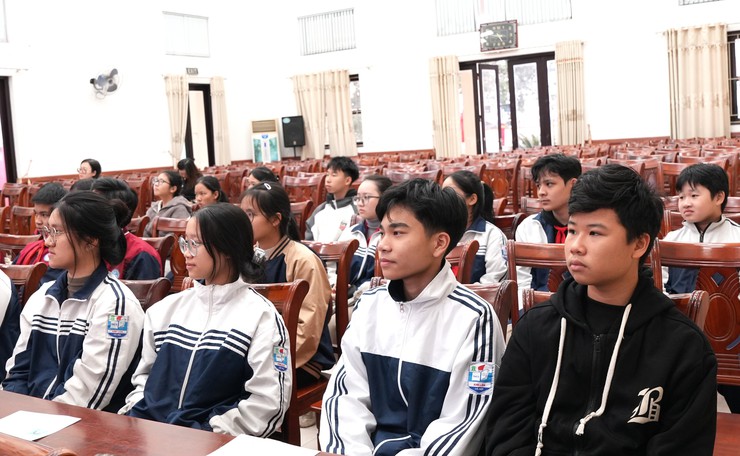 UBND xã Bát Tràng gặp mặt, động viên đội tuyển học sinh giỏi lớp 9 dự thi cấp Thành phố- Ảnh 1.