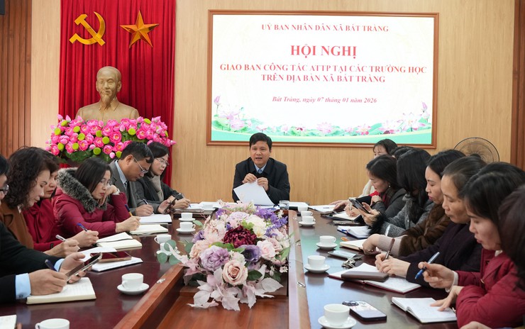 UBND xã Bát Tràng giao ban công tác bảo đảm vệ sinh an toàn thực phẩm tại các trường học có bếp ăn bán trú- Ảnh 1.