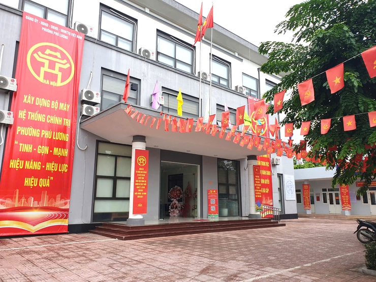 Phường Phú Lương ký kết hợp đồng thực hiện nhiệm vụ công chức: Rà soát kỹ tiêu chuẩn, bảo đảm đủ nhân lực theo mô hình chính quyền hai cấp- Ảnh 1.