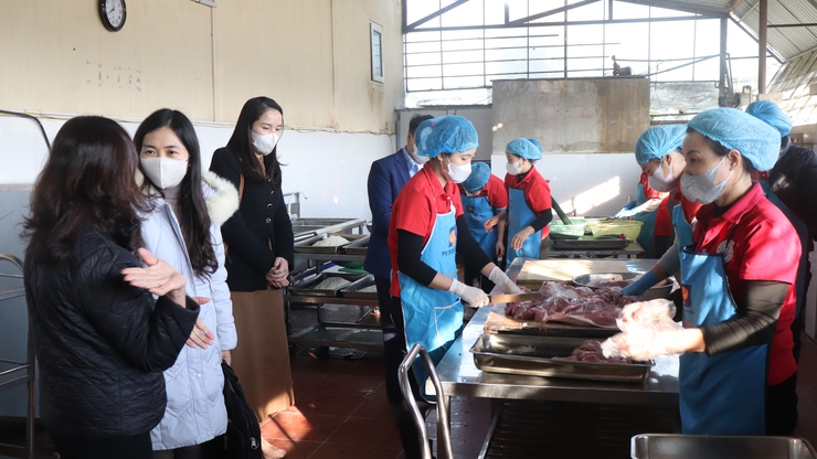 
PHÚ XUYÊN TĂNG CƯỜNG KIỂM TRA CÔNG TÁC AN TOÀN THỰC PHẨM DỊP TẾT, VÀ LỄ HỘI XUÂN NĂM  2026
- Ảnh 4.