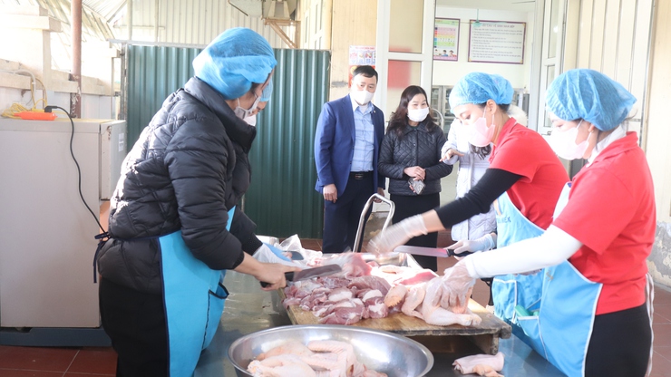 
PHÚ XUYÊN TĂNG CƯỜNG KIỂM TRA CÔNG TÁC AN TOÀN THỰC PHẨM DỊP TẾT, VÀ LỄ HỘI XUÂN NĂM  2026
- Ảnh 3.