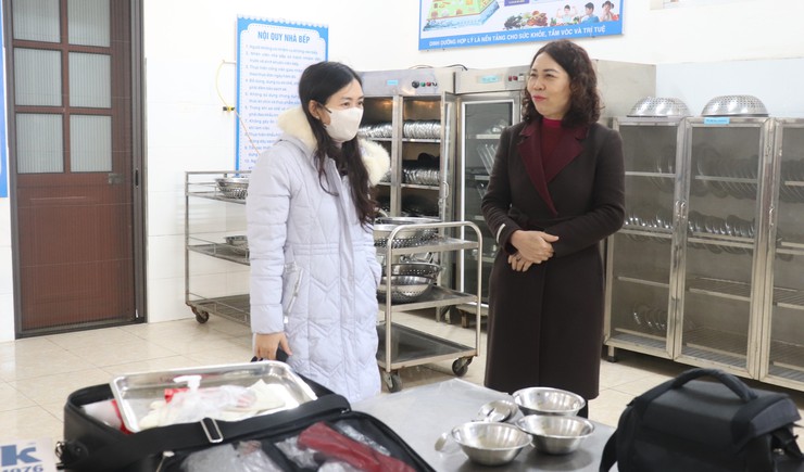 
PHÚ XUYÊN TĂNG CƯỜNG KIỂM TRA CÔNG TÁC AN TOÀN THỰC PHẨM DỊP TẾT, VÀ LỄ HỘI XUÂN NĂM  2026
- Ảnh 8.