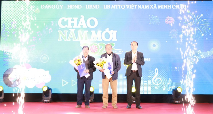 Xã Minh Châu tổ chức giao lưu văn nghệ và bắn pháo hoa chào mừng năm mới 2026- Ảnh 5.