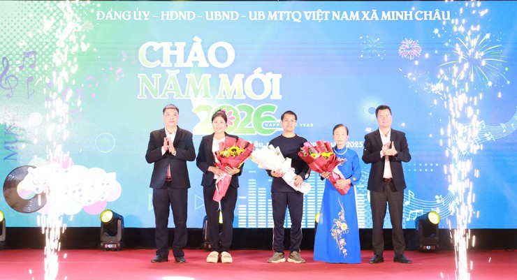 Xã Minh Châu tổ chức giao lưu văn nghệ và bắn pháo hoa chào mừng năm mới 2026- Ảnh 6.