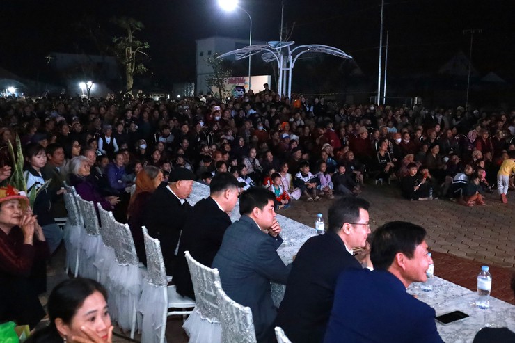 Xã Minh Châu tổ chức giao lưu văn nghệ và bắn pháo hoa chào mừng năm mới 2026- Ảnh 1.