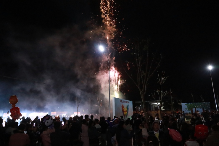 Xã Minh Châu tổ chức giao lưu văn nghệ và bắn pháo hoa chào mừng năm mới 2026- Ảnh 12.