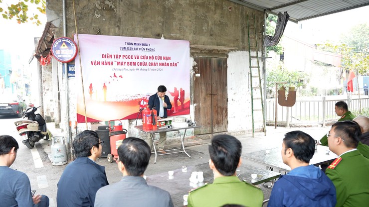 Diễn tập PCCC và cứu hộ cứu nạn, vận hành máy bơm chữa cháy tại thôn Minh Hoà 1 xã Dương Hoà- Ảnh 1.