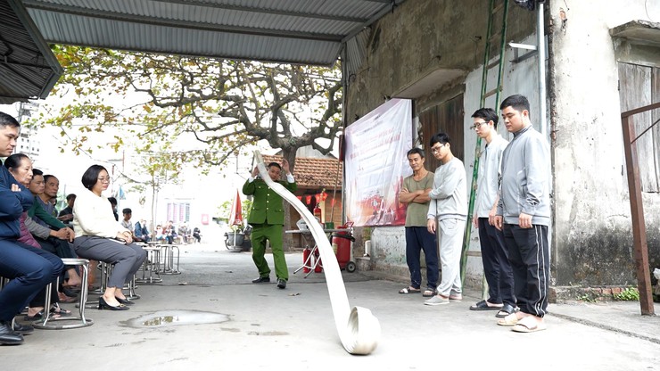 Diễn tập PCCC và cứu hộ cứu nạn, vận hành máy bơm chữa cháy tại thôn Minh Hoà 1 xã Dương Hoà- Ảnh 4.