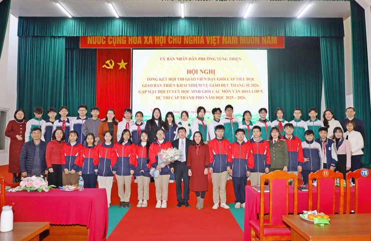 Hội nghị tổng kết Hội thi giáo viên dạy giỏi cấp Tiểu học, gặp mặt đội tuyển học sinh giỏi các môn văn hoá lớp 9 dự thi cấp Thành phố- Ảnh 3.