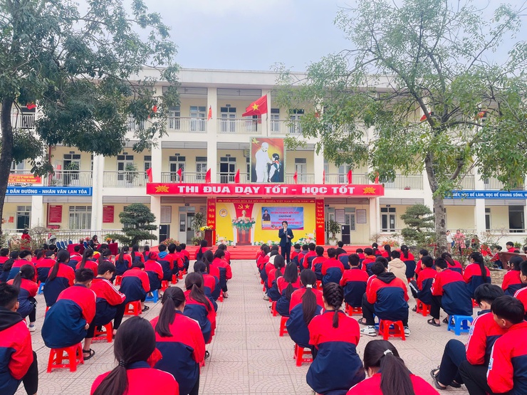 TRƯỜNG THCS NGUYỄN ĐỨC LƯỢNG TỔ CHỨC HOẠT ĐỘNG TRẢI NGHIỆM, HƯỚNG NGHIỆP
"KHƠI NGUỒN ĐỘNG LỰC – NUÔI DƯỠNG ƯỚC MƠ, KIẾN TẠO TƯƠNG LAI"- Ảnh 4.