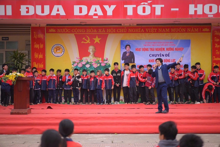 TRƯỜNG THCS NGUYỄN ĐỨC LƯỢNG TỔ CHỨC HOẠT ĐỘNG TRẢI NGHIỆM, HƯỚNG NGHIỆP
"KHƠI NGUỒN ĐỘNG LỰC – NUÔI DƯỠNG ƯỚC MƠ, KIẾN TẠO TƯƠNG LAI"- Ảnh 1.