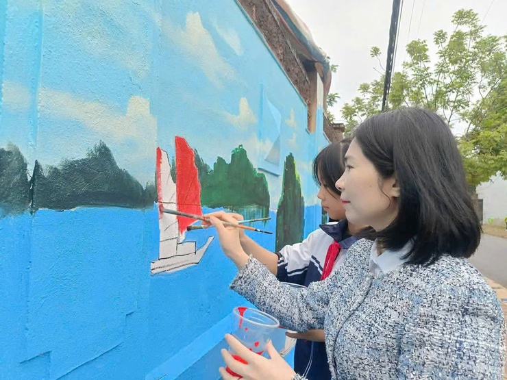 XÃ HÒA LẠC PHÁT ĐỘNG TRIỂN KHAI TRANH TƯỜNG BÍCH HỌA, CHỈNH TRANG CẢNH QUAN MÔI TRƯỜNG TẠI TRƯỜNG THCS THẠCH HÒA- Ảnh 3.