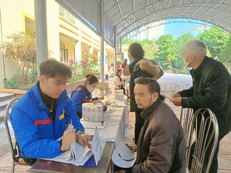 Xã Hòa Lạc tổ chức khám bệnh cho người cao tuổi, đối tượng chính sách và bảo trợ xã hội- Ảnh 4.