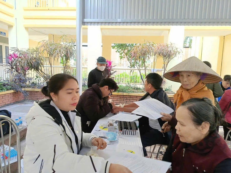 Xã Hòa Lạc tổ chức khám bệnh cho người cao tuổi, đối tượng chính sách và bảo trợ xã hội- Ảnh 5.