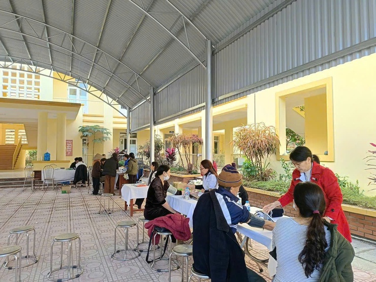 Xã Hòa Lạc tổ chức khám bệnh cho người cao tuổi, đối tượng chính sách và bảo trợ xã hội- Ảnh 2.