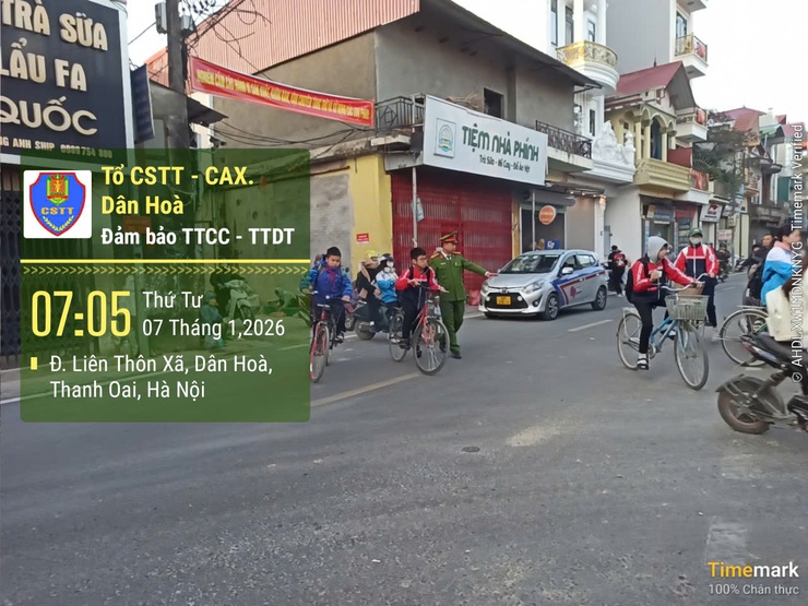 CÔNG AN XÃ DÂN HÒA RA QUÂN CAO ĐIỂM KHẮC PHỤC ÙN TẮC GIAO THÔNG TẠI CÁC ĐIỂM NÓNG- Ảnh 3.