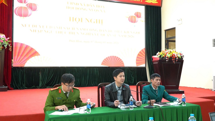 XÃ DÂN HÒA TỔ CHỨC HỘI NGHỊ XÉT DUYỆT DANH SÁCH NAM CÔNG DÂN ĐỦ ĐIỀU KIỆN GỌI NHẬP NGŨ, THAM GIA NGHĨA VỤ CÔNG AN NHÂN DÂN NĂM 2026- Ảnh 1.