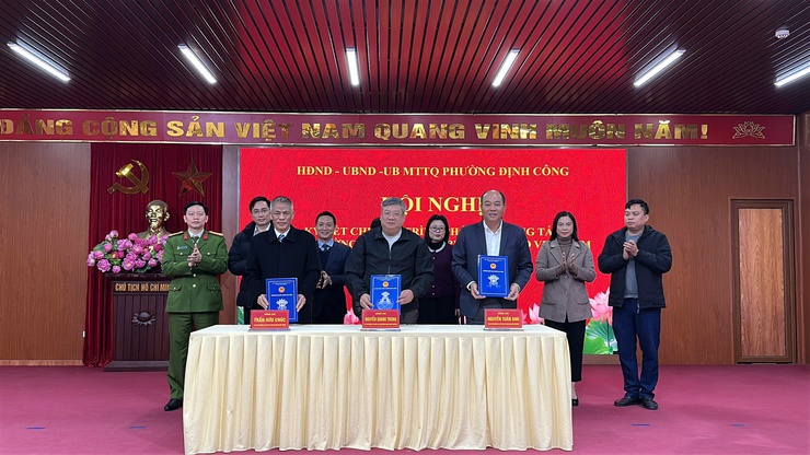 PHƯỜNG ĐỊNH CÔNG: QUYẾT TÂM THỰC HIỆN THẮNG LỢI NHIỆM VỤ CHÍNH TRỊ VÀ KÝ KẾT CHƯƠNG TRÌNH PHỐI HỢP NĂM 2026- Ảnh 3.