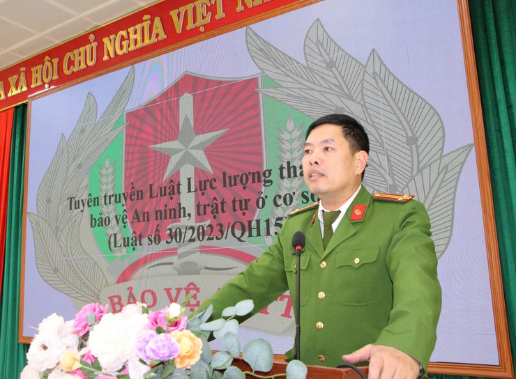 Công an xã Phú Nghĩa tập huấn Luật Lực lượng tham gia bảo vệ an ninh, trật tự ở cơ sở và hướng dẫn nghiệp vụ cho lực lượng an ninh cơ sở- Ảnh 1.