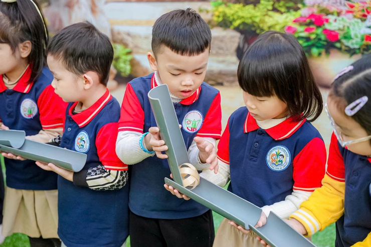 Xã Nam Phù tổ chức kiến tập chuyên đề “Xây dựng môi trường lấy trẻ làm trung tâm” tại Trường Mầm non B Vạn Phúc- Ảnh 16.