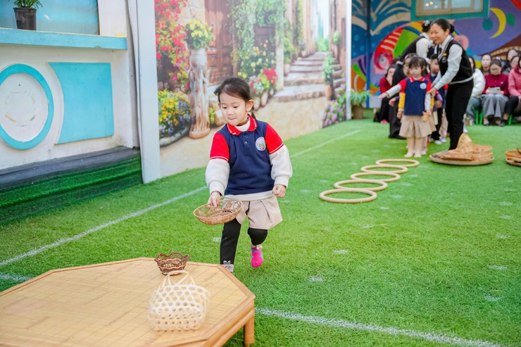 Xã Nam Phù tổ chức kiến tập chuyên đề “Xây dựng môi trường lấy trẻ làm trung tâm” tại Trường Mầm non B Vạn Phúc- Ảnh 9.