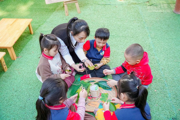 Xã Nam Phù tổ chức kiến tập chuyên đề “Xây dựng môi trường lấy trẻ làm trung tâm” tại Trường Mầm non B Vạn Phúc- Ảnh 4.