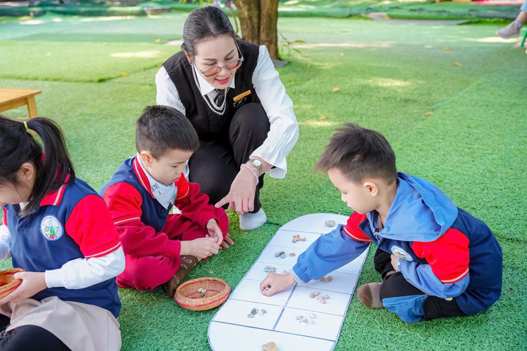 Xã Nam Phù tổ chức kiến tập chuyên đề “Xây dựng môi trường lấy trẻ làm trung tâm” tại Trường Mầm non B Vạn Phúc- Ảnh 11.