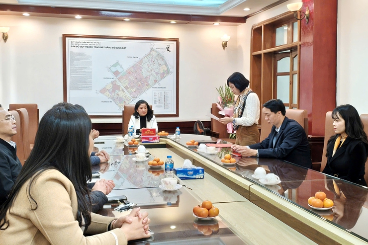 Đảng ủy phường Thanh Xuân: Hội nghị công bố quyết định tiếp nhận và bổ nhiệm cán bộ- Ảnh 1.