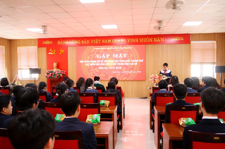 Phường Thanh Xuân tổ chức gặp mặt đội tuyển học sinh tham dự Kỳ thi chọn học sinh giỏi Thành phố các môn văn hóa lớp 9 cấp Trung học cơ sở năm học 2025-2026- Ảnh 5.