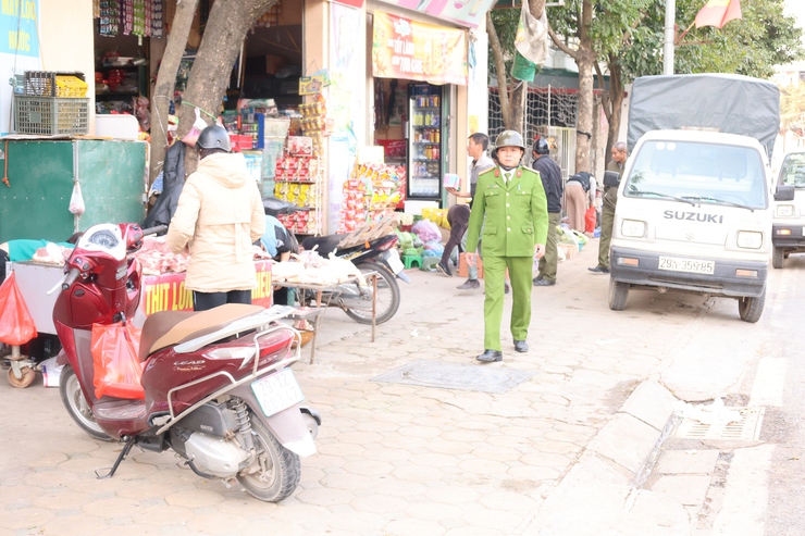 Hòa Phú: Bảo đảm an ninh, trật tự trong dịp các ngày lễ, đặc biệt dịp Tết Dương lịch 2026- Ảnh 2.