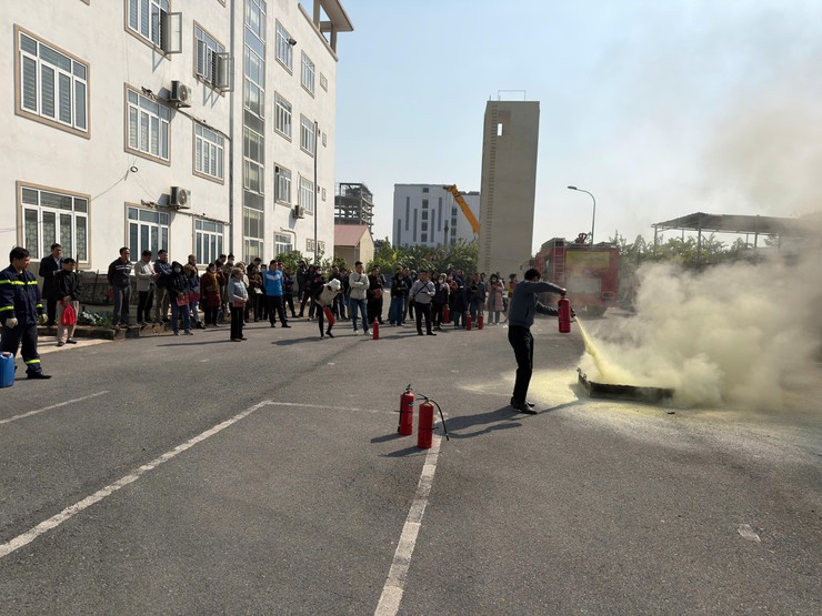 Trang bị “kỹ năng vàng” phòng cháy từ cơ sở- Ảnh 11.