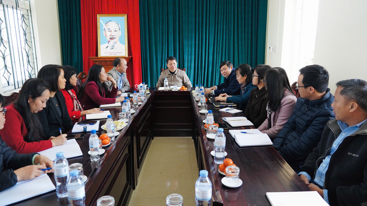 Chủ tịch UBND xã Yên Lãng Lê Văn Khương làm việc với Trung tâm Dịch vụ tổng hợp xã sau khi thành lập- Ảnh 1.