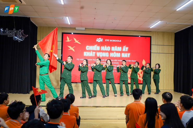 Trường Tiểu học & THCS FPT Cầu Giấy đưa lịch sử đến gần học sinh thông qua chương trình "Chiến hào năm ấy, khát vọng hôm nay"- Ảnh 1.