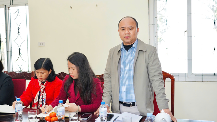 Chủ tịch UBND xã Yên Lãng Lê Văn Khương làm việc với Trung tâm Dịch vụ tổng hợp xã sau khi thành lập- Ảnh 2.